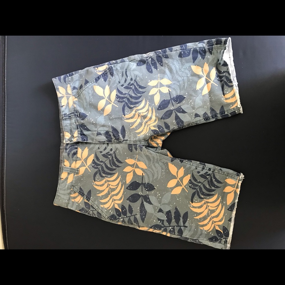 TROPICAL SHORTS